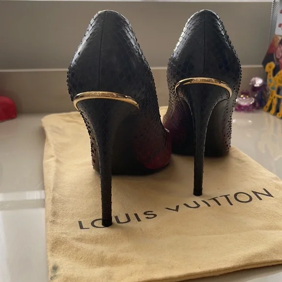 Louis Vuitton Python Eyeline Pointed Toe Pumps Size 37 - Picture 3 of 7